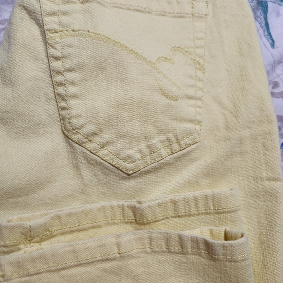 Bandolino Mandie Yellow Jeans, sz 8 NWOT - Picture 6 of 6